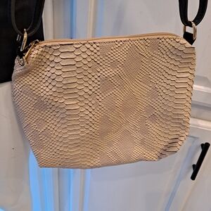 Chic Cream Textured Snakeskin Crossbody Shoulder Bag W/goldtone Hardware